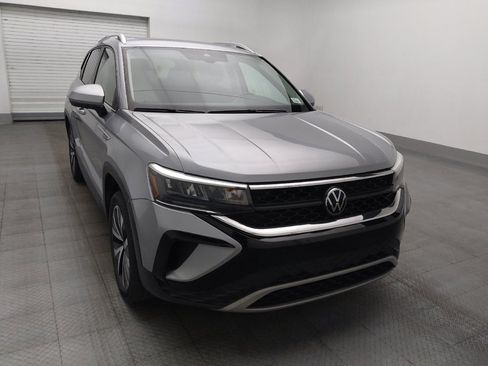 Used 2023 Volkswagen Taos SE w/ Panoramic Sunroof Package FWD image 14