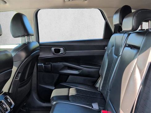 Used 2025 Kia Sorento S FWD image 17