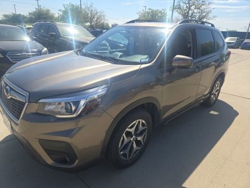 Used 2019 Subaru Forester Premium image 6