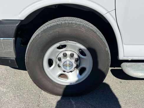 Used 2024 Chevrolet Express 2500 w/ Driver Convenience Package image 9