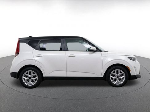 Used 2025 Kia Soul LX w/ LX Technology Package FWD image 10