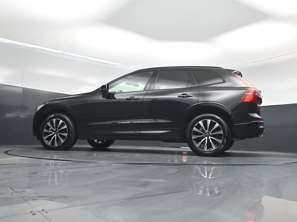 Used 2025 Volvo XC60 B5 Plus AWD/4WD image 54