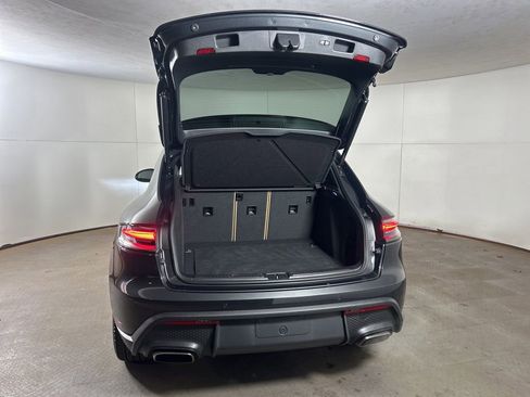 Certified 2025 Porsche Macan image 18