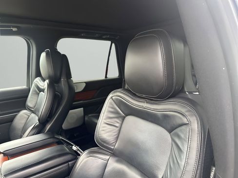 Used 2019 Lincoln Navigator L Reserve image 27