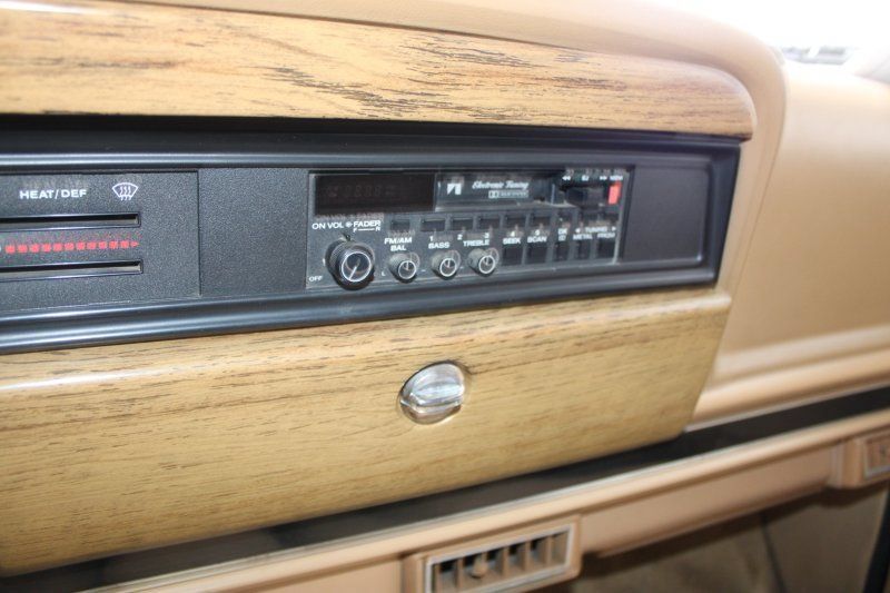Used 1987 Jeep Grand Wagoneer AWD/4WD image 28