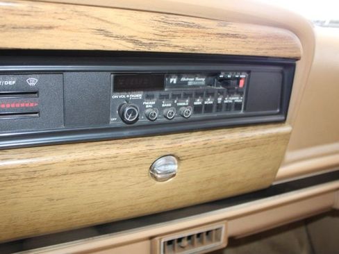 Used 1987 Jeep Grand Wagoneer image 28