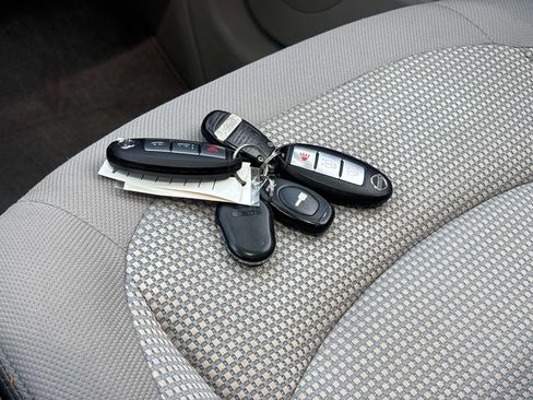 Used 2013 Nissan Rogue SV w/ Premium Pkg AWD/4WD image 30