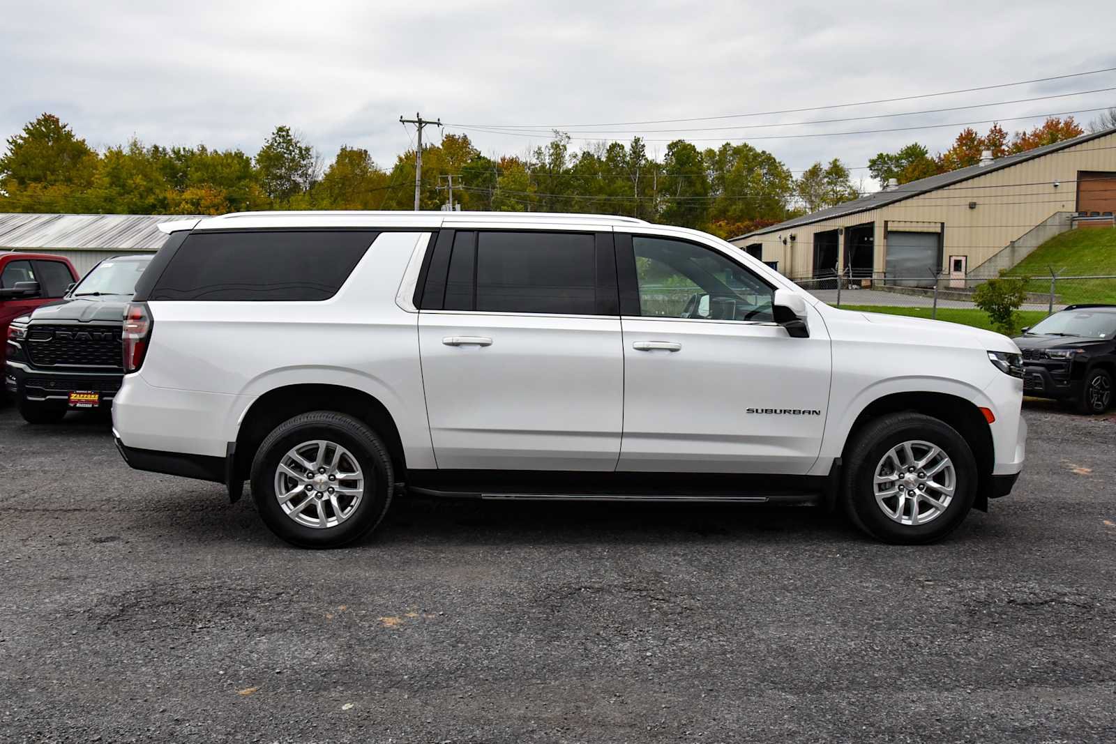 Used 2023 Chevrolet Suburban LT AWD/4WD image 2