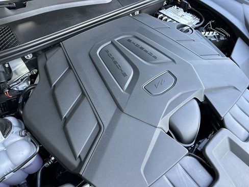 New 2025 Porsche Cayenne Coupe image 30