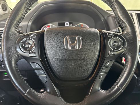 Used 2016 Honda Pilot Touring image 11