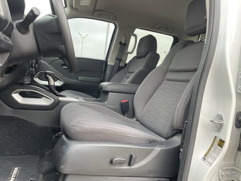 Certified 2024 Nissan Frontier SV image 10