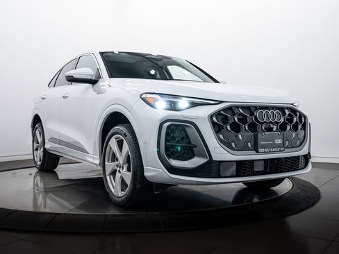 Certified 2025 Audi Q5 Premium Plus w/ Premium Plus image 1