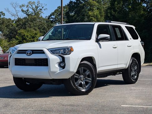 Used 2022 Toyota 4Runner SR5 Premium w/ Moonroof Package RWD image 4