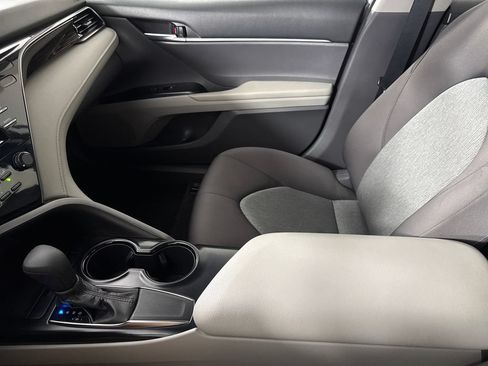 Used 2019 Toyota Camry LE FWD image 17