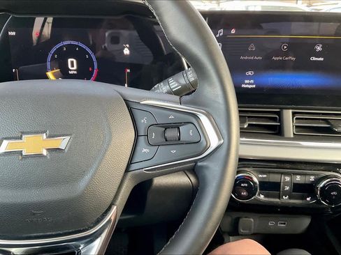 Used 2024 Chevrolet Trax LT w/ LT Convenience Package image 24