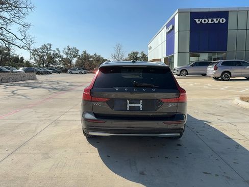 Certified 2025 Volvo V60 B5 Cross Country Plus image 6