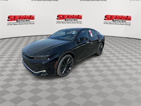 Certified 2025 Toyota Crown Nightshade image 5