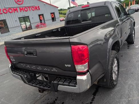 Used 2017 Toyota Tacoma SR5 w/ Tow Package AWD/4WD image 8