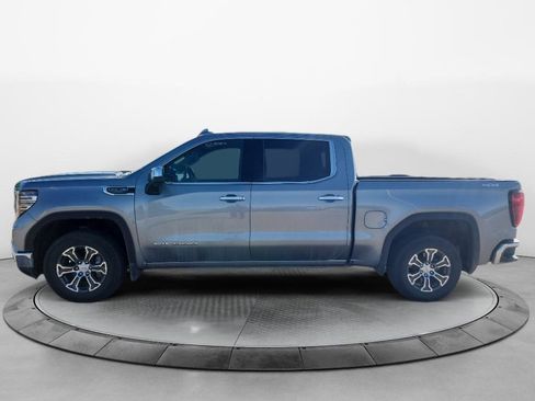 Used 2025 GMC Sierra 1500 SLT image 2