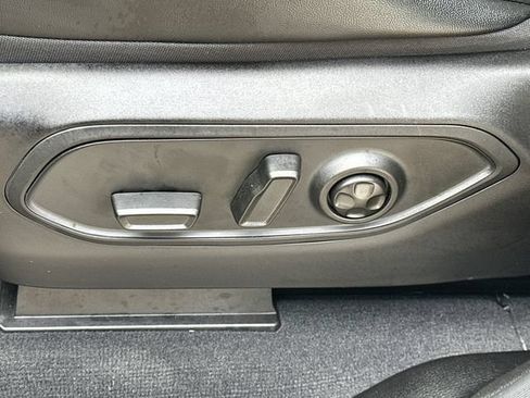 Used 2025 Jeep Grand Cherokee Altitude AWD/4WD image 38