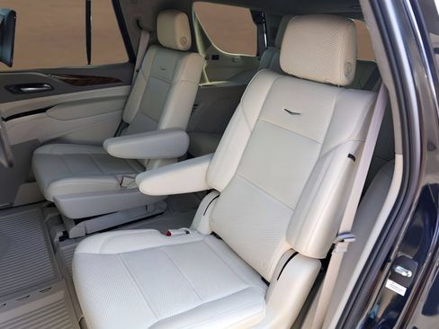 Certified 2024 Cadillac Escalade Premium Luxury Platinum AWD/4WD image 25
