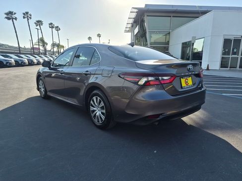 Used 2022 Toyota Camry LE FWD image 5