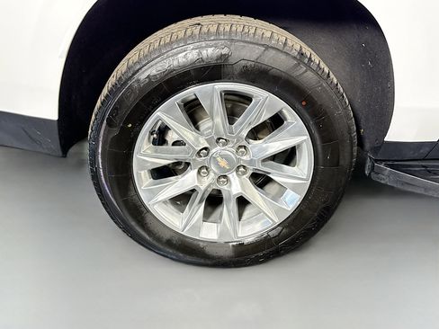 Used 2023 Chevrolet Suburban Premier image 33