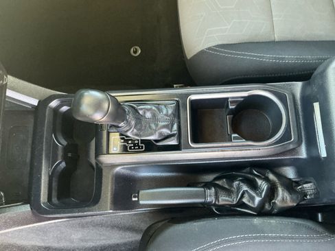 Used 2020 Toyota Tacoma TRD Sport w/ Technology Package image 15