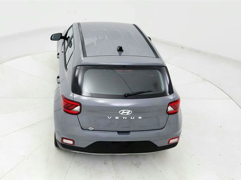 Used 2021 Hyundai Venue SE FWD image 16