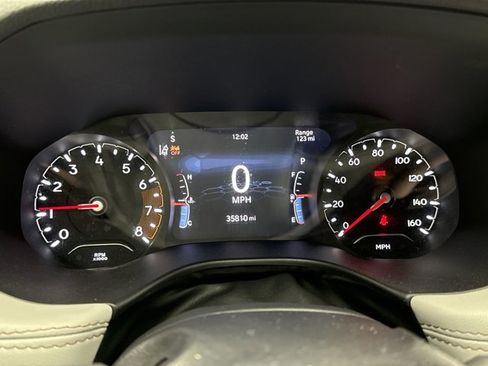 Used 2023 Jeep Compass Limited image 13