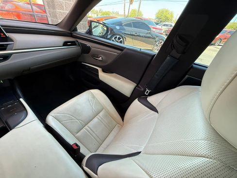 Used 2021 Lexus ES 300h Ultra Luxury w/ Accessory Package 2 FWD image 48