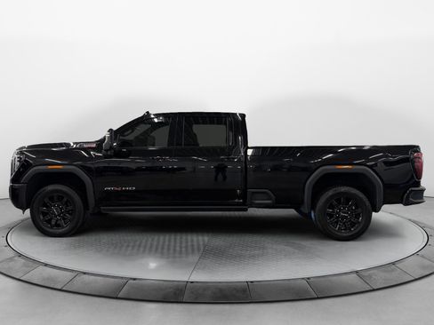 Used 2025 GMC Sierra 2500 AT4 w/ AT4 Premium Plus Package AWD/4WD image 3