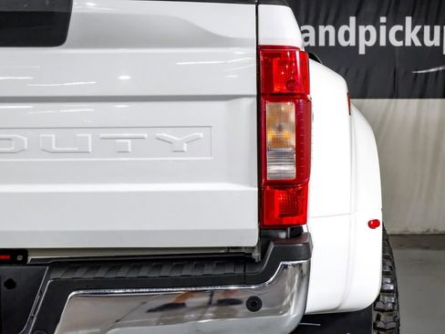 Used 2020 Ford F350 Lariat w/ Lariat Value Package image 41