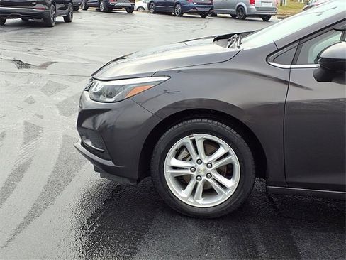 Used 2017 Chevrolet Cruze LT image 16