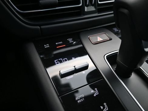 Certified 2024 Porsche Macan Turbo image 19