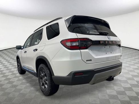 New 2026 Honda Pilot TrailSport image 3