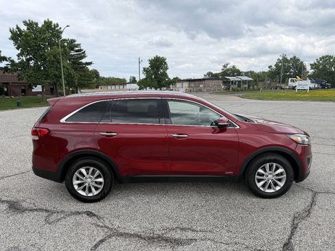 Used 2017 Kia Sorento AWD image 5