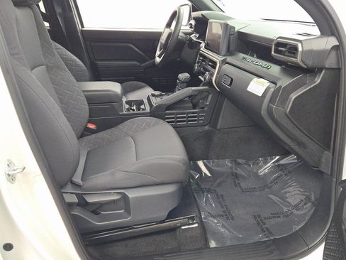 Used 2025 Toyota Tacoma SR image 6