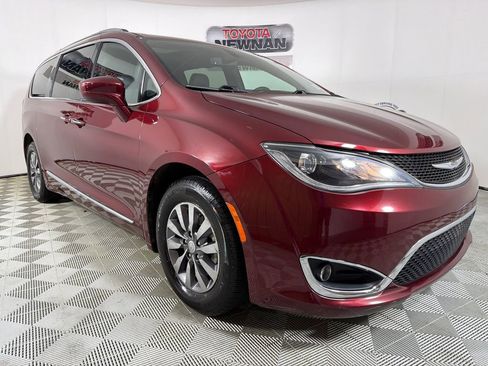 Used 2019 Chrysler Pacifica Touring-L FWD image 1
