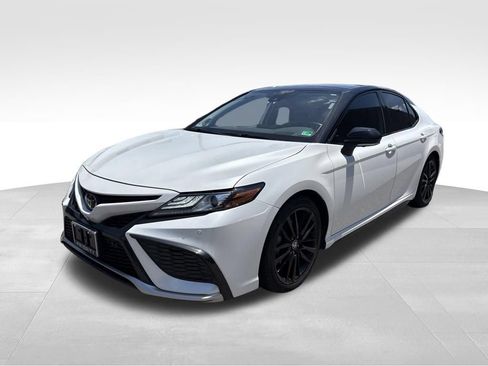 Used 2023 Toyota Camry XSE w/ Navigation Package FWD image 3