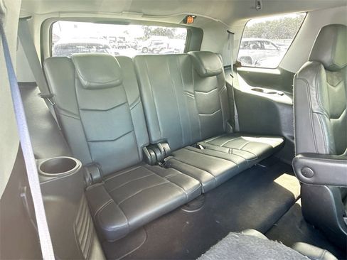 Used 2018 Cadillac Escalade Luxury image 31