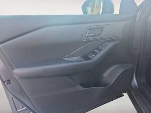 Used 2025 Nissan Rogue S AWD/4WD image 10