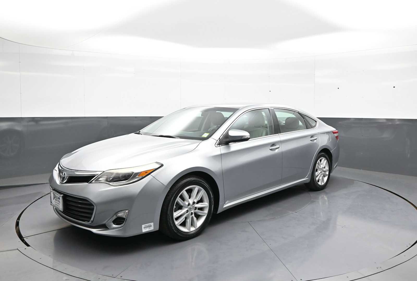 Used 2015 Toyota Avalon XLE FWD image 1
