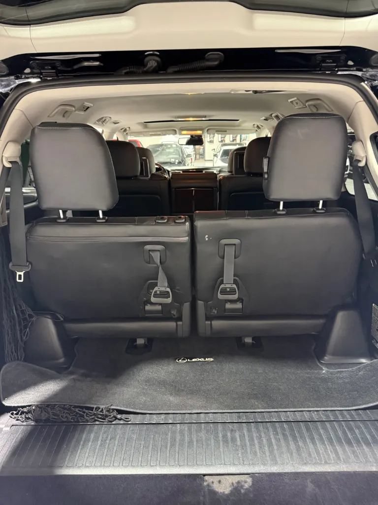 Used 2013 Lexus LX 570 4WD w/ Luxury Pkg image 9