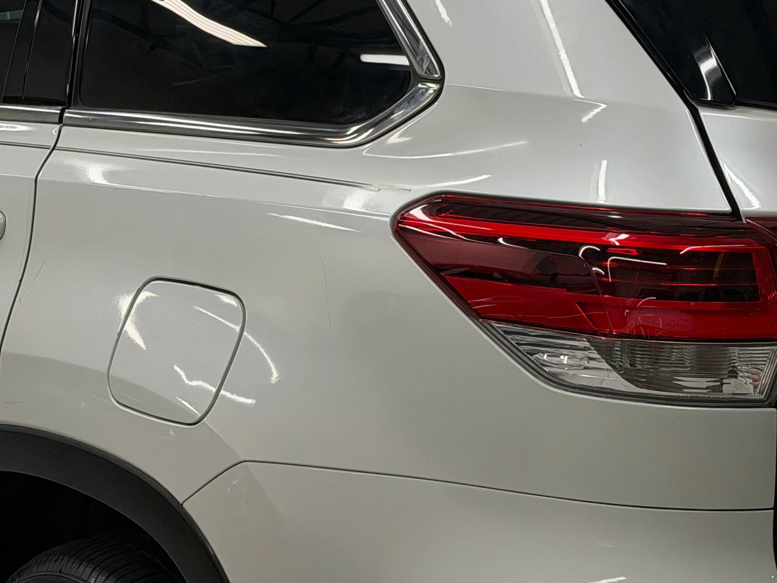 Used 2018 Toyota Highlander Limited Platinum AWD/4WD image 12