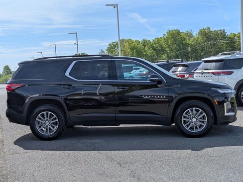 Used 2022 Chevrolet Traverse LT image 3