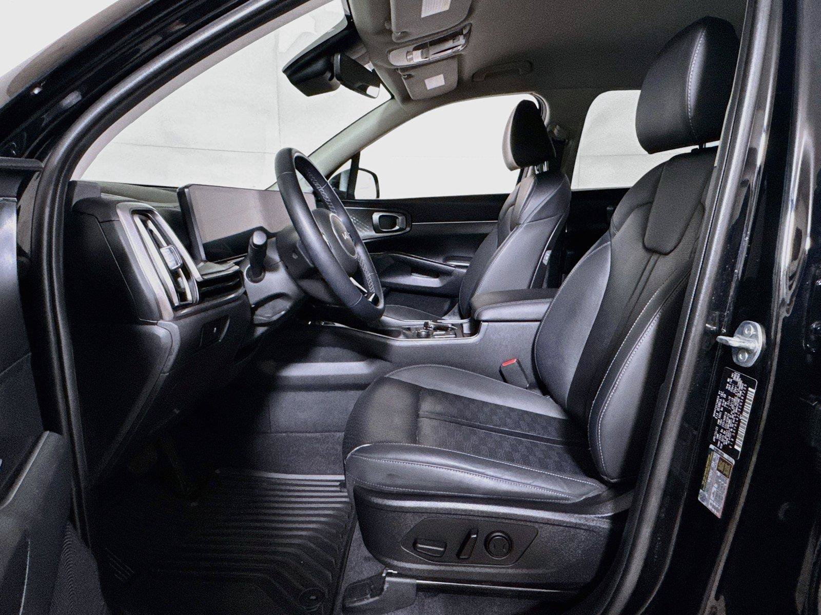 Used 2025 Kia Sorento S FWD image 19
