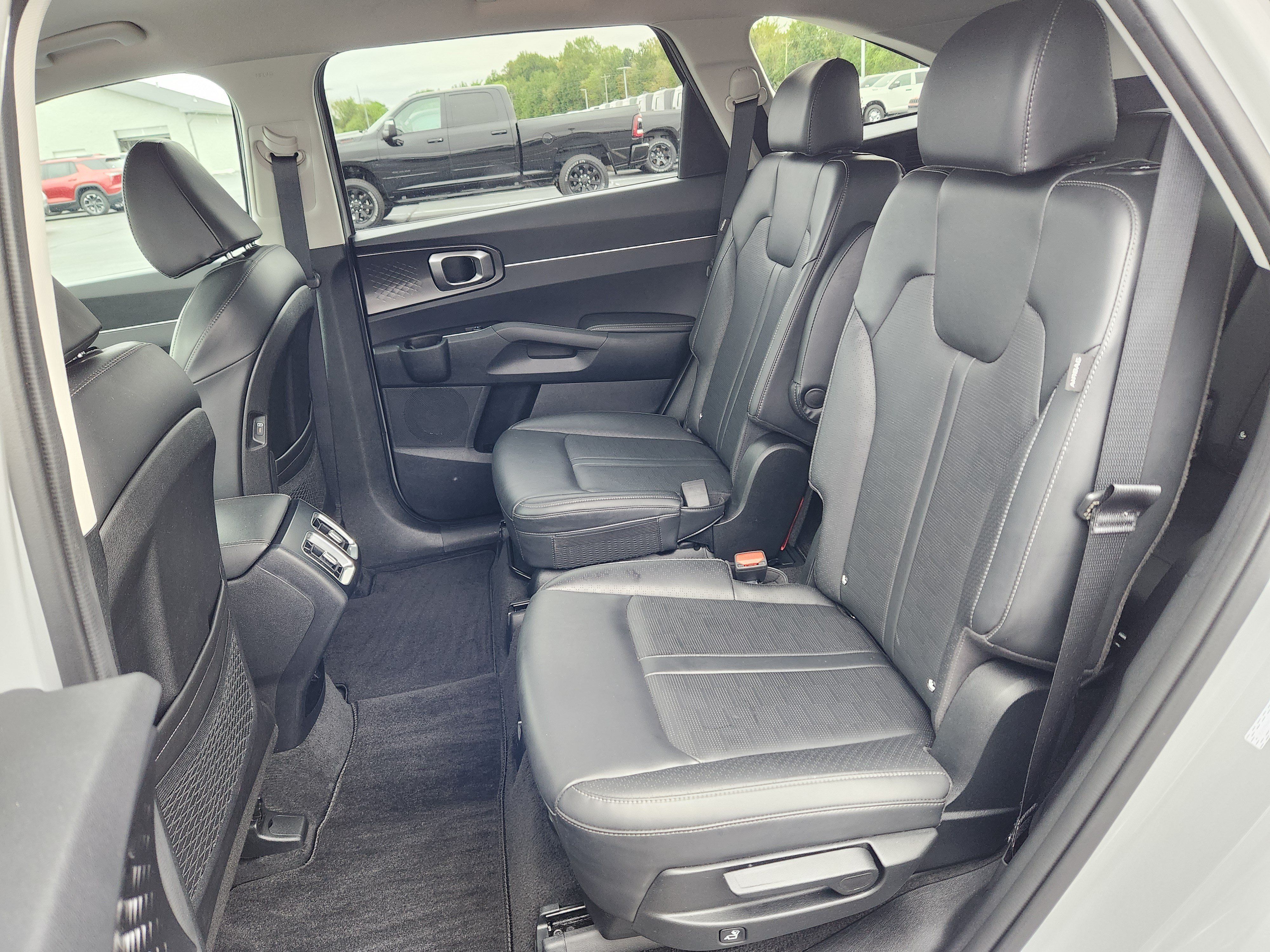 Used 2025 Kia Sorento EX FWD image 12