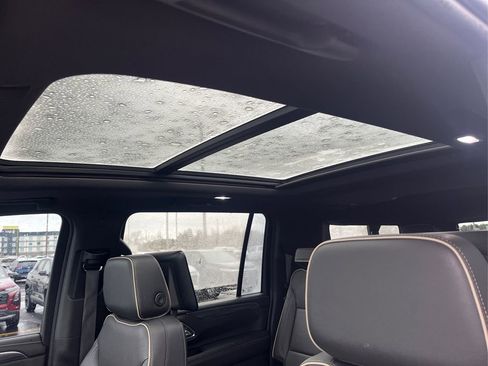 Used 2021 GMC Yukon XL SLT w/ SLT Premium Package image 22