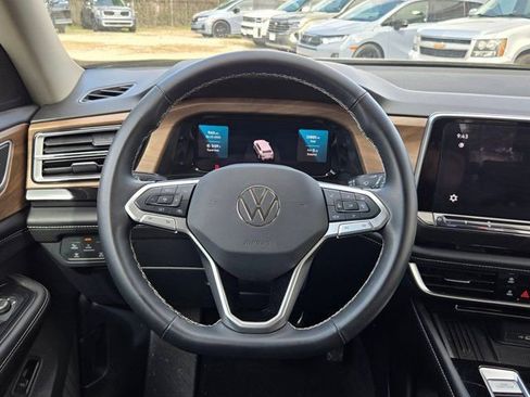Used 2025 Volkswagen Atlas SE image 22